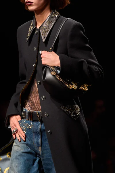 Look 25